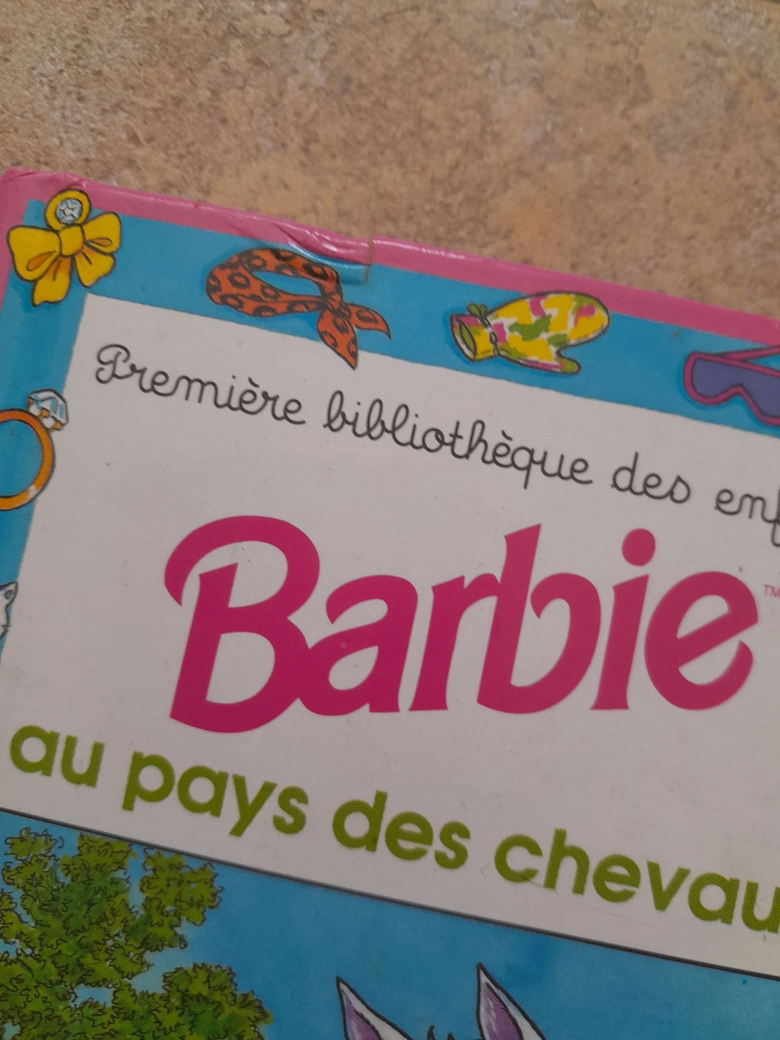 Livre barbie au pays des chevaux bon état  – photo 2